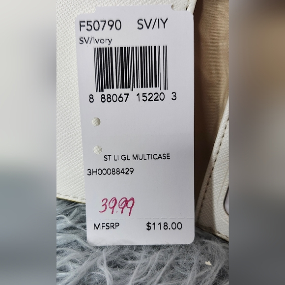 Coach Ivory Patent Leather wallet, bifold, snap closure with Stud detail - Picture 5 of 8